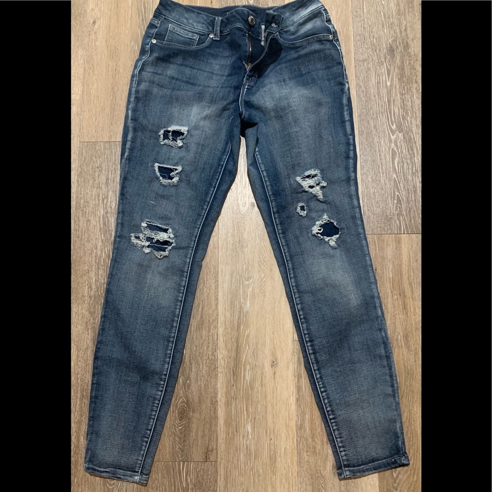Women’s distressed jeans